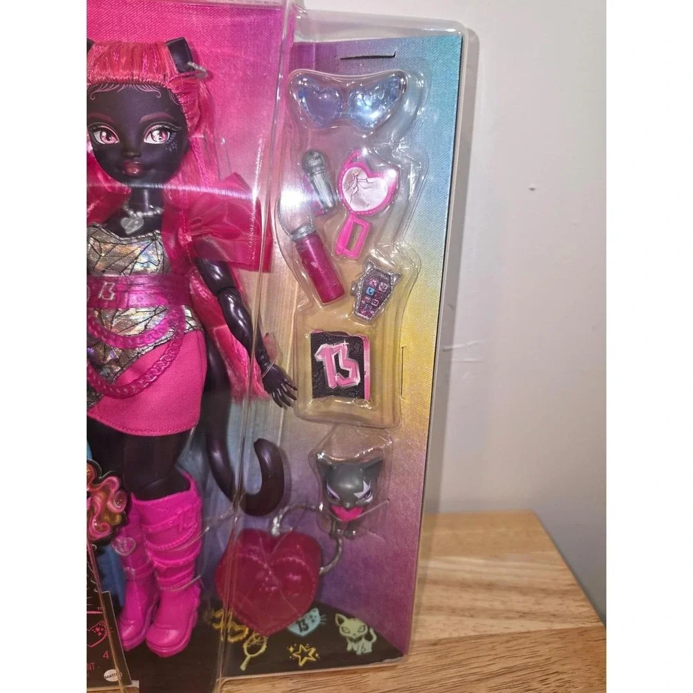 Monster High Catty Noir Fashion Doll by Mattel new cat Amulette